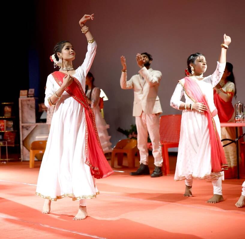 सेवा की अनकही कहानियां मंच पर हुईं जीवंत