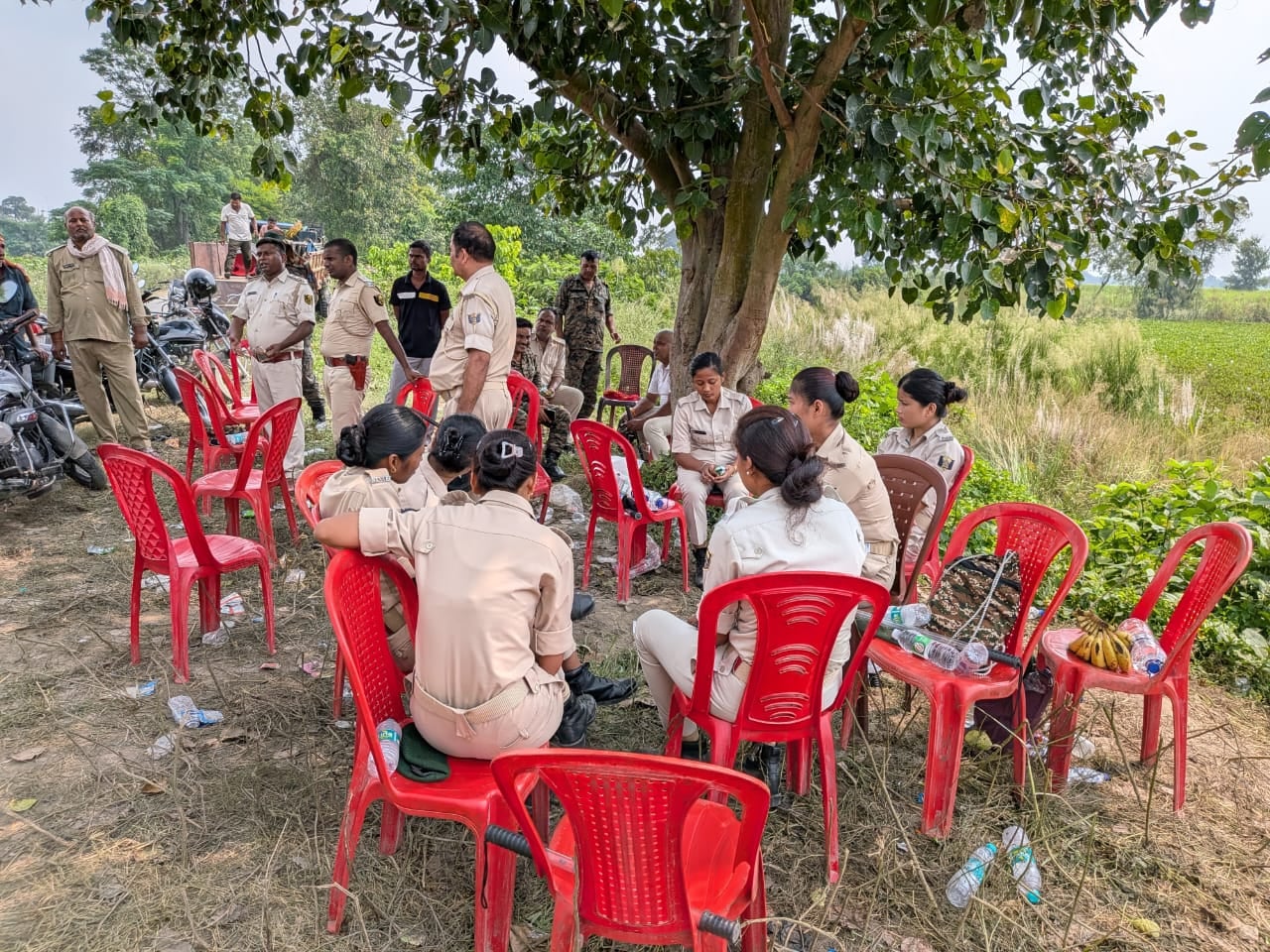 अहिरौली दान की पुलिया से होकर बिहार में निकलते पानी पर नजर रखे है यूपी पुलिस। स्रोत-सोशल मीडिया