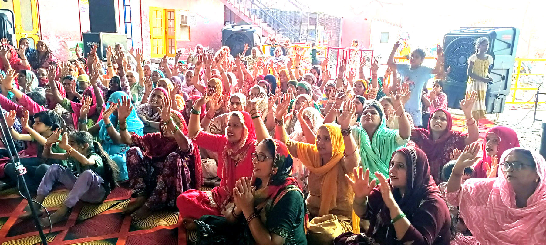 भागवत कथा सुनाते आचार्य बसंत। संवाद भागवत कथा सुनाते आचार्य बसंत। संवाद