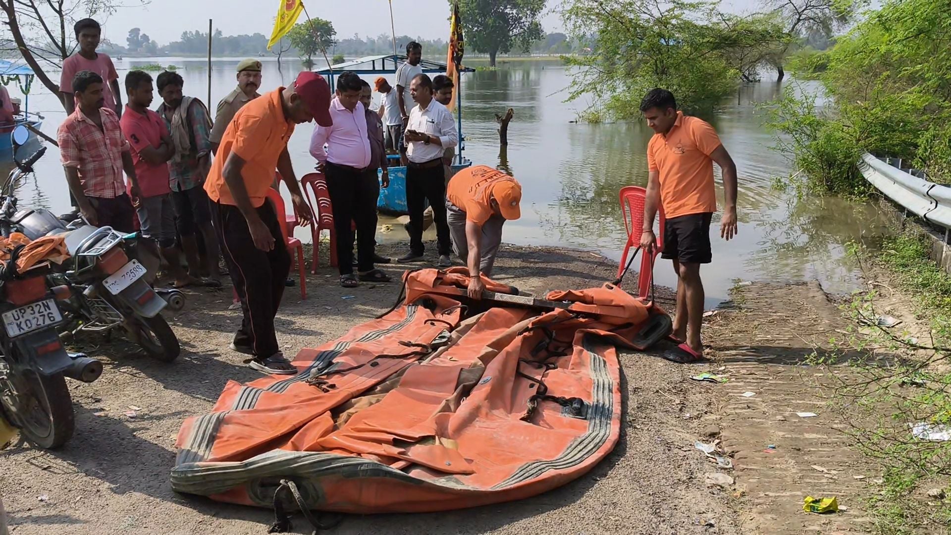 बख्शी का तालाब में बाढ़। बख्शी का तालाब में बाढ़।
