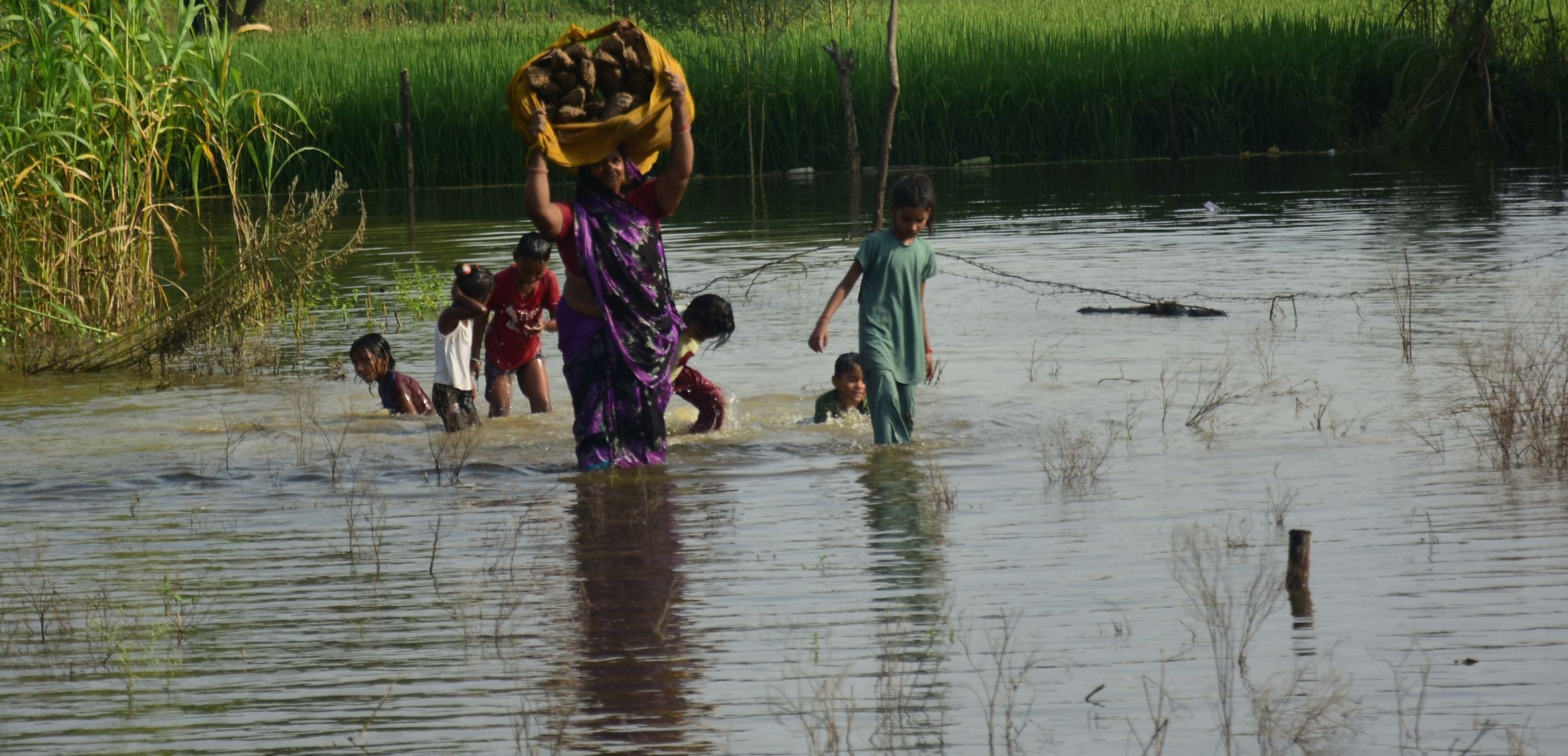 बख्शी का तालाब में बाढ़। बख्शी का तालाब में बाढ़।