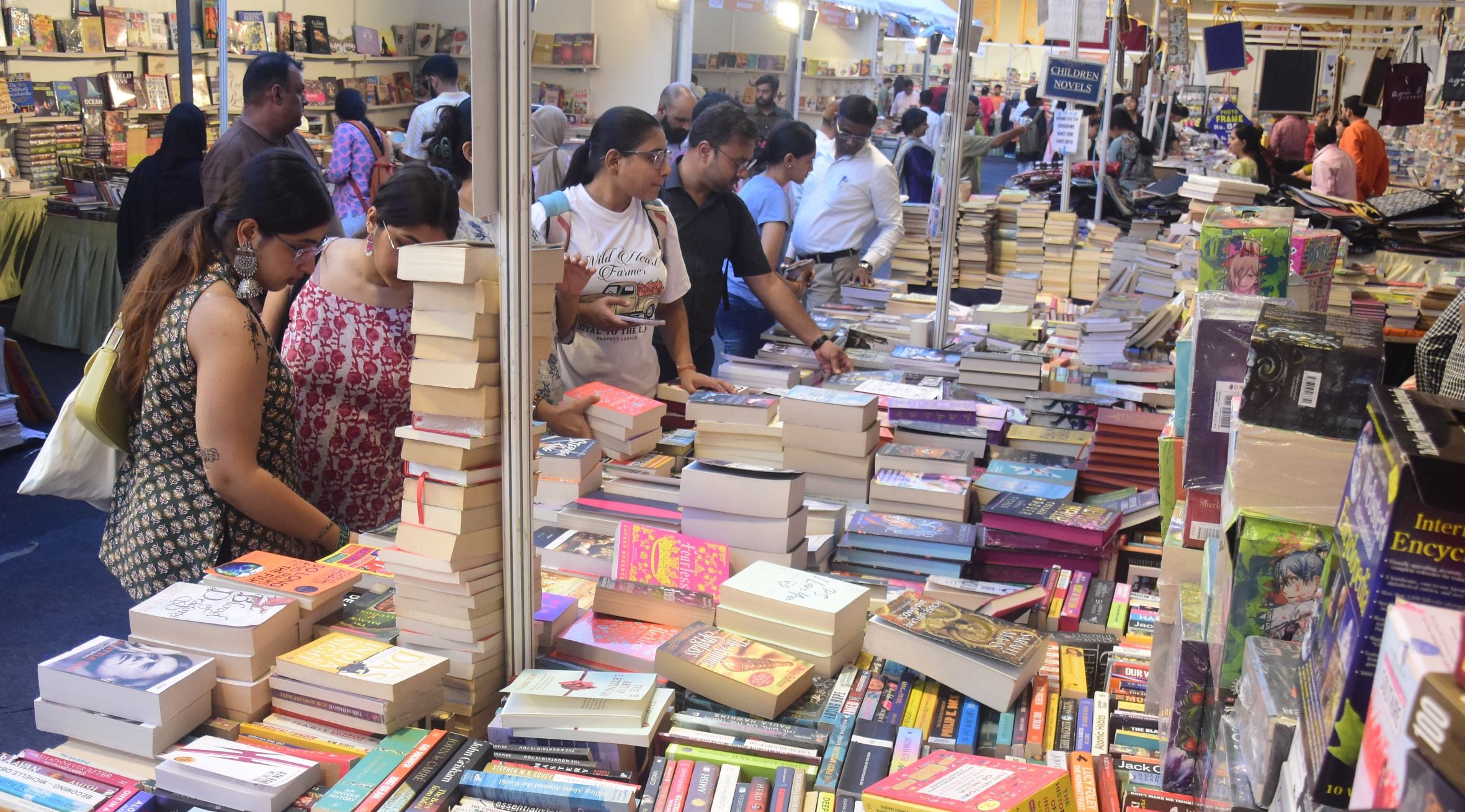 बलरामपुर गार्डन में चल रहे राष्ट्रीय पुस्तक मेले में शनिवार को संतोष वाल्मीकि की पुस्तक का विमो