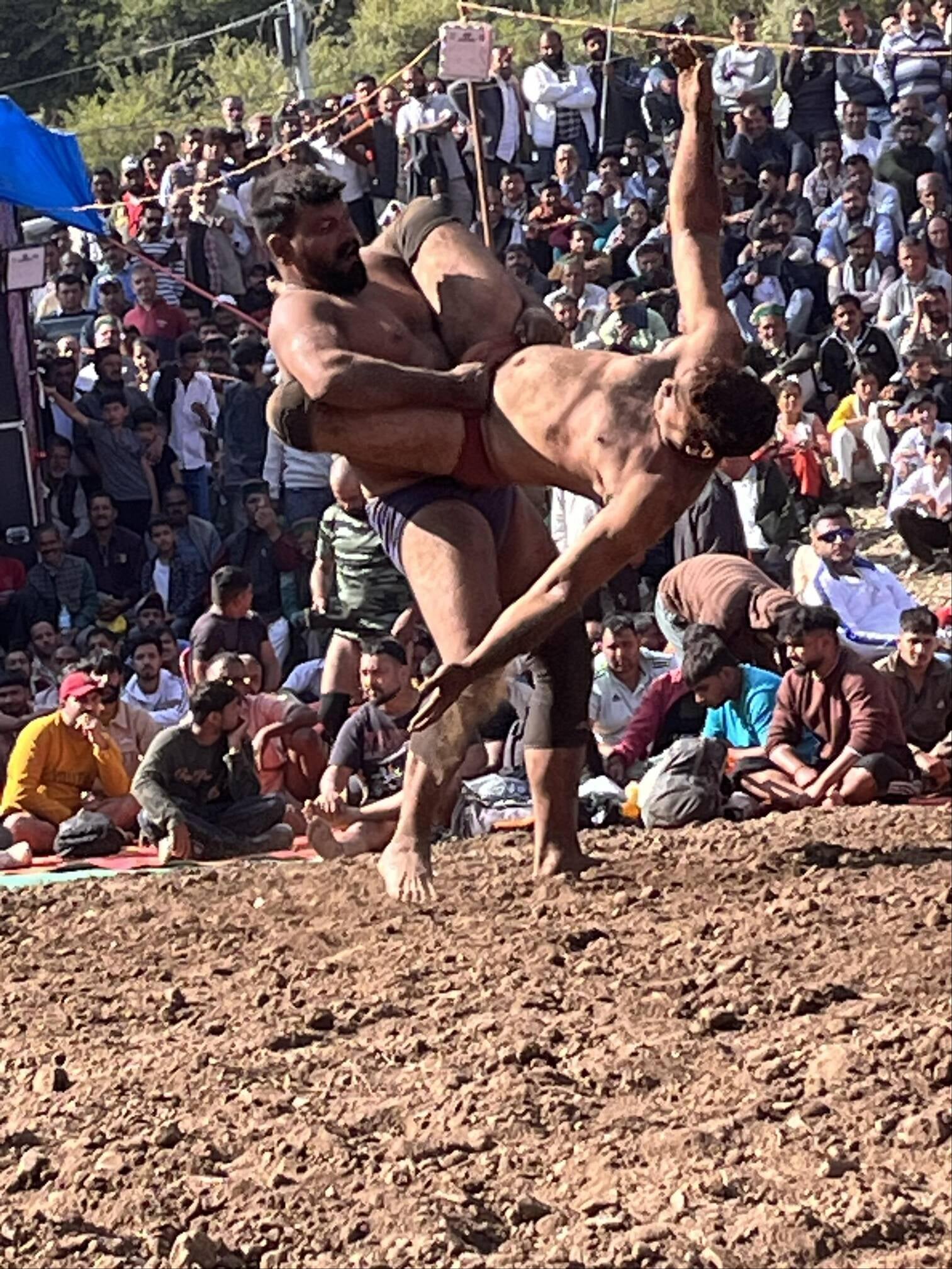 फागू के तलाई में आयोजित कुश्ती मेले में मौजूद दर्शक। संवाद फागू के तलाई में आयोजित कुश्ती मेले में मौजूद दर्शक। संवाद