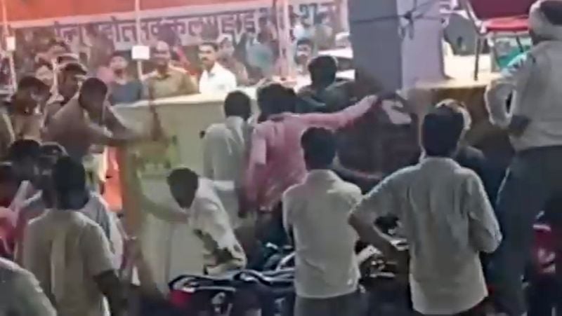 फोटो 04 एमएएचपी 13 परिचय-जलविहार मेला महोत्सव के अंतिम दिन बॉलीवुड स्वीट नाइट में फिल्मी गीत पर