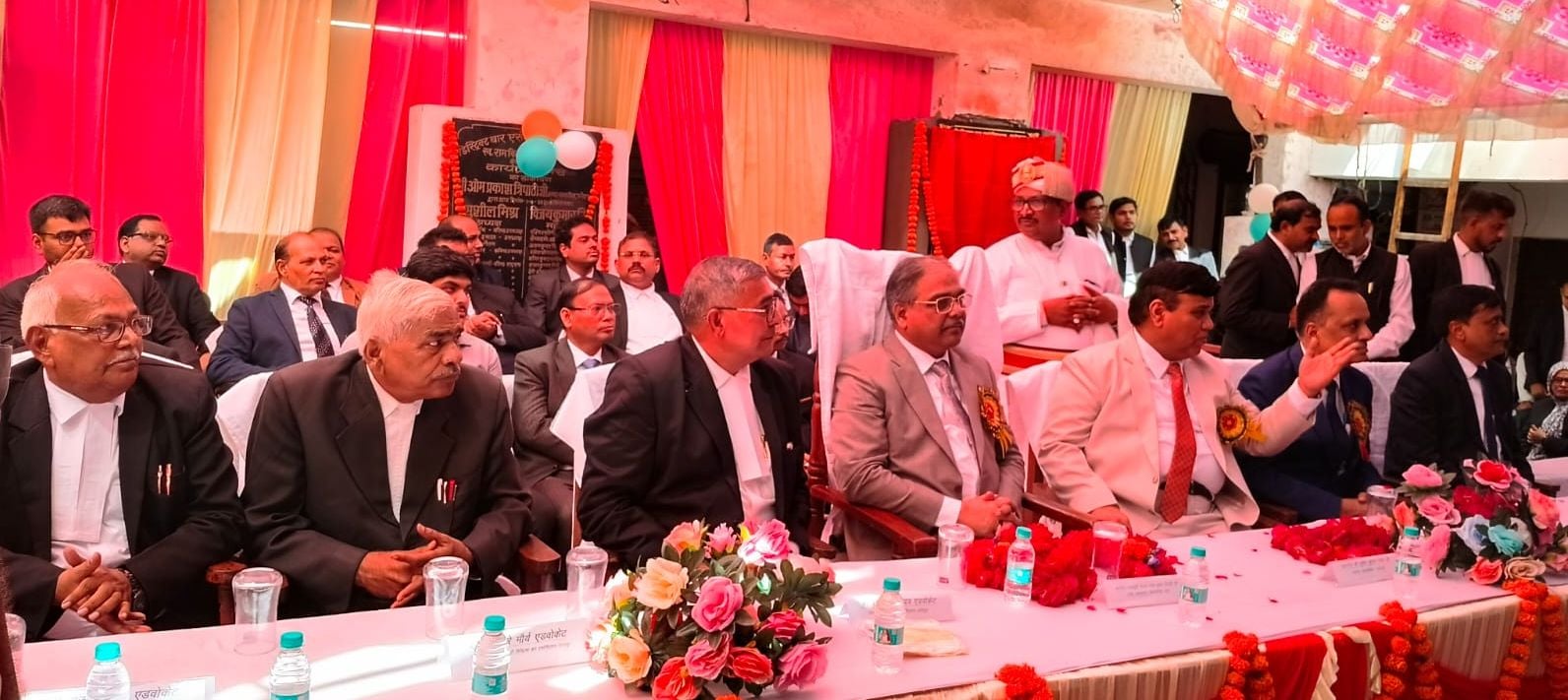 फोटो-12-सिविल कोर्ट परिसर में स्वागत समारोह के दौरान मौजूद न्यायिक अधिकारी। संवाद