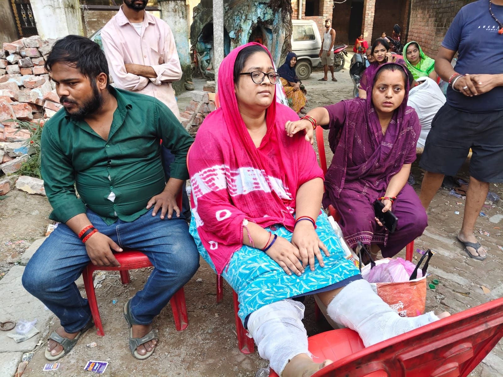 फोटो-47-: मलवा धमाके में घटनास्थल से हटाया जा रहा मलबा। संवाद फोटो-47-: मलवा धमाके में घटनास्थल से हटाया जा रहा मलबा। संवाद