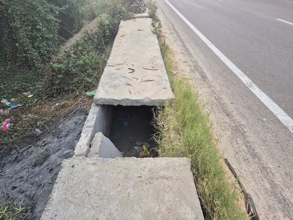 फोटो :: सोनीपत के बहालगढ़ के पास नाला पर टूटा स्लैब। संवाद
