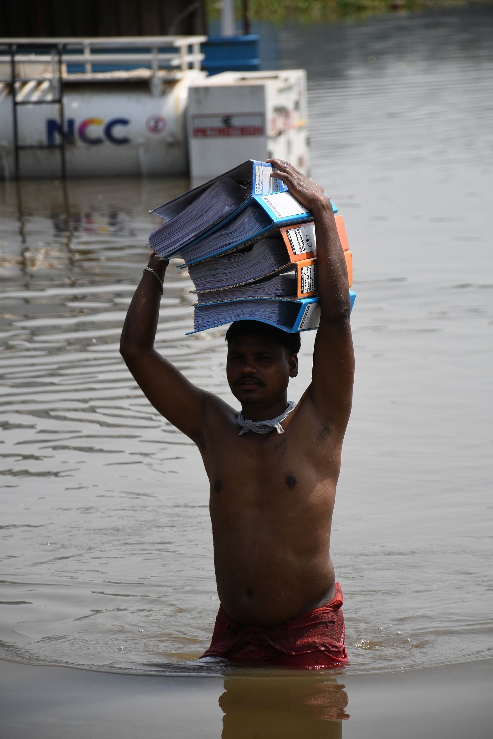 गोमती का जलस्तर शनिवार को बढ़ गया। 