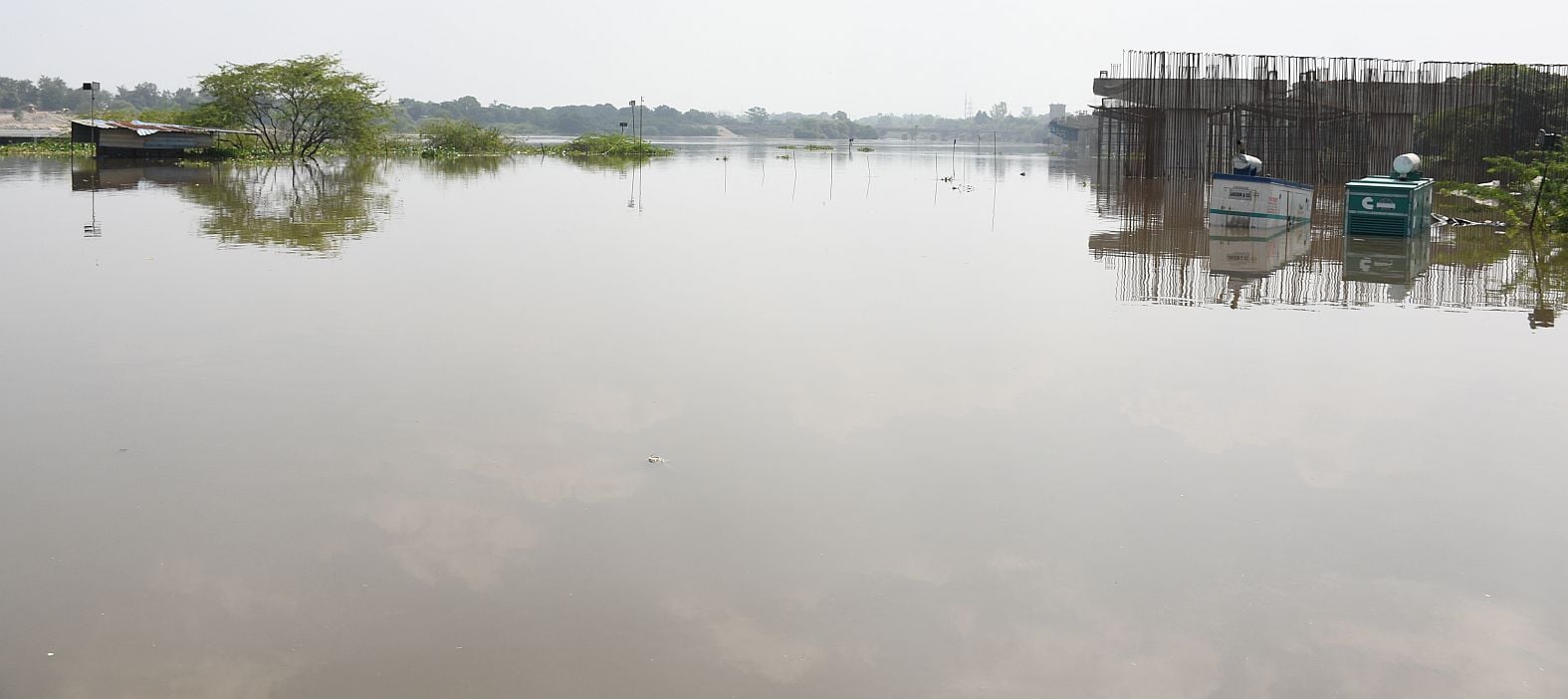 गोमती का जलस्तर शनिवार को बढ़ गया। 