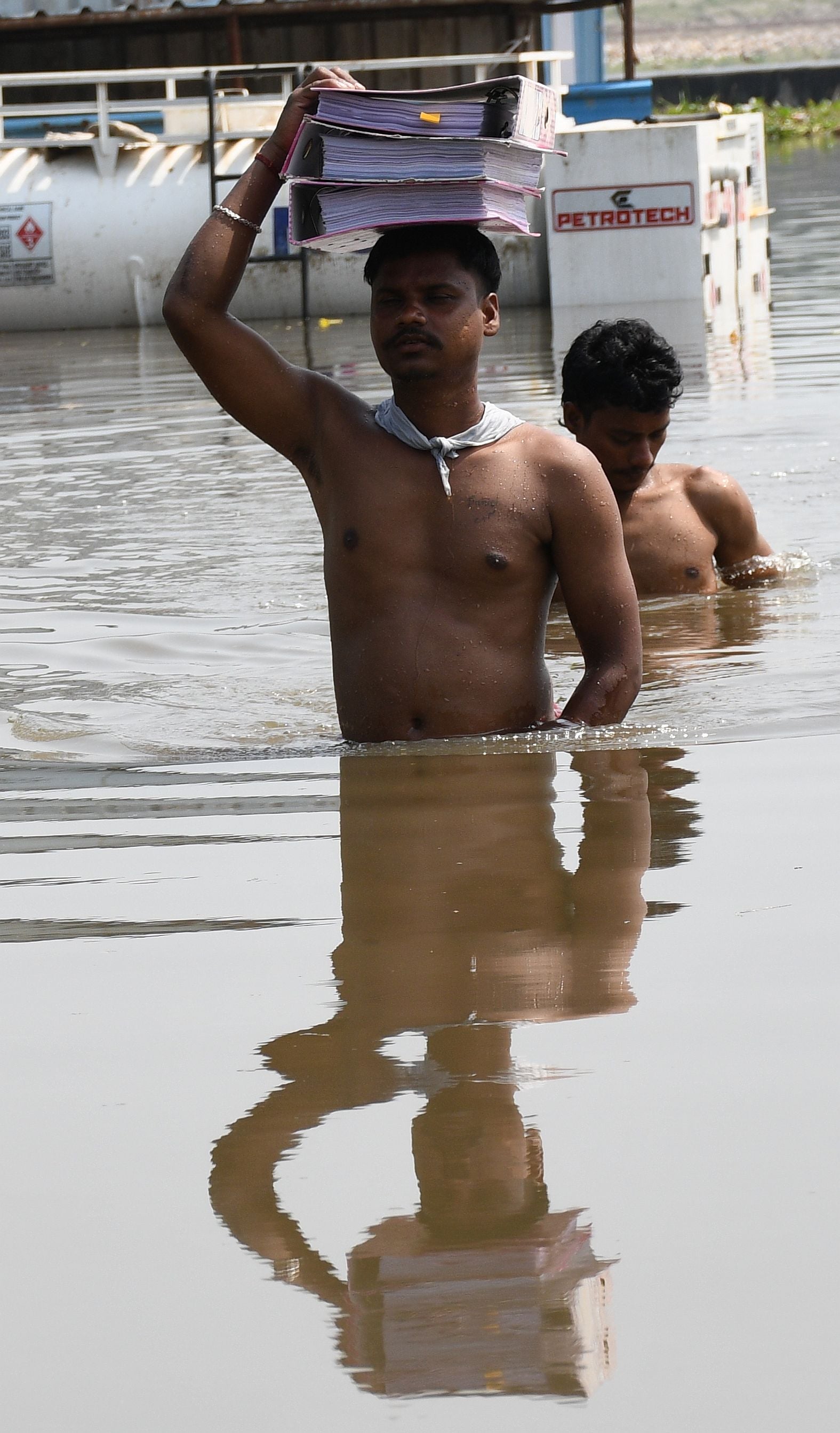 गोमती का जलस्तर शनिवार को बढ़ गया। 