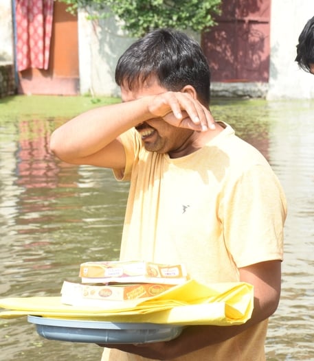 गोमती नदी का जलस्तर बढ़ने से आई बाढ़।