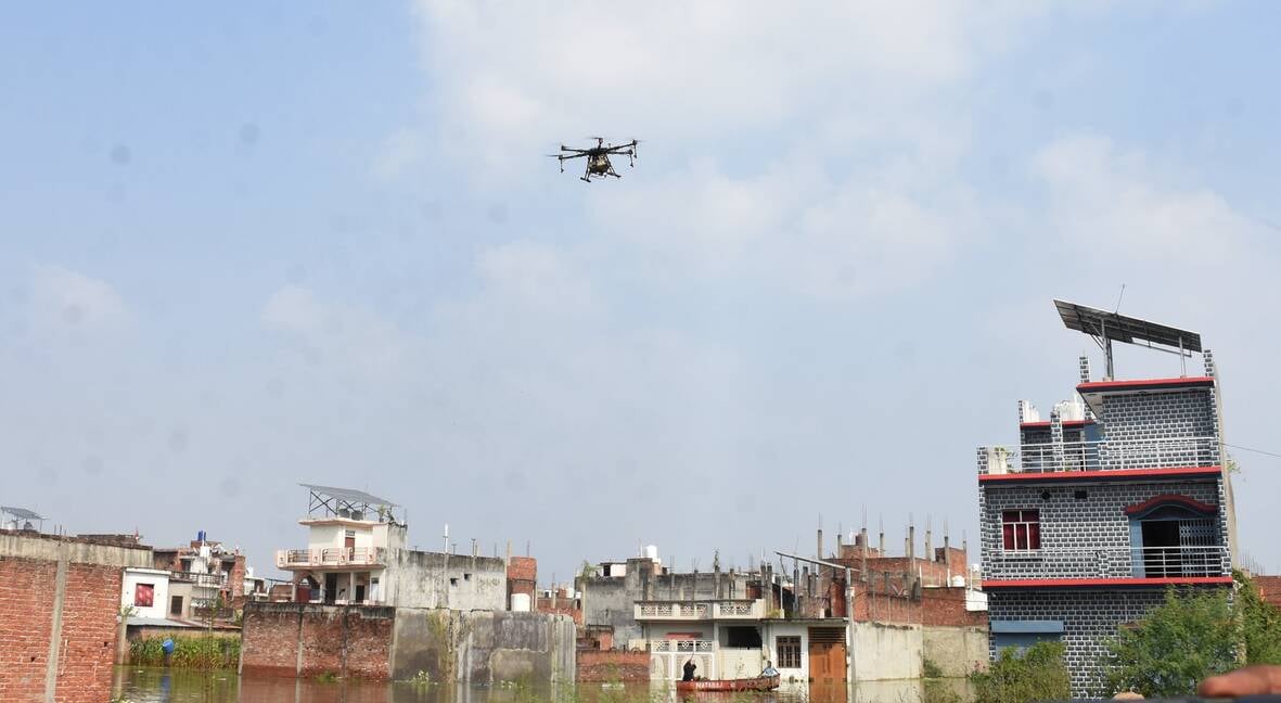 गोमती नदी का जलस्तर बढ़ने से आई बाढ़।