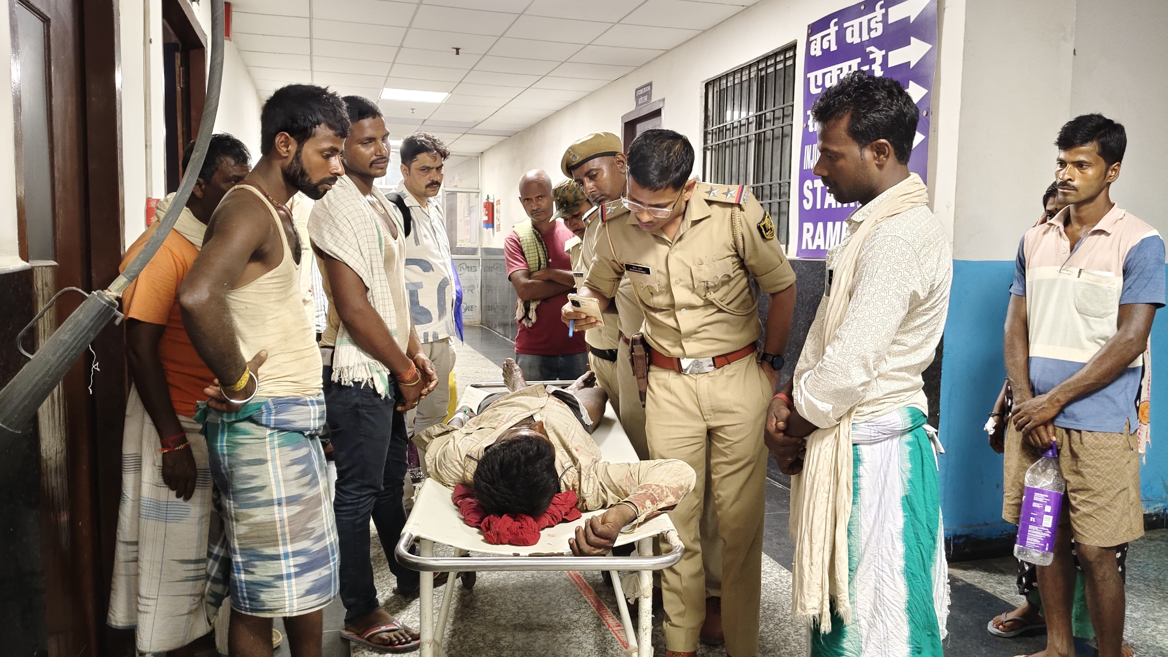 कारू बाबा मंदिर। अस्पताल में भर्ती जख्मी। जलती गाड़ी कारू बाबा मंदिर। अस्पताल में भर्ती जख्मी। जलती गाड़ी