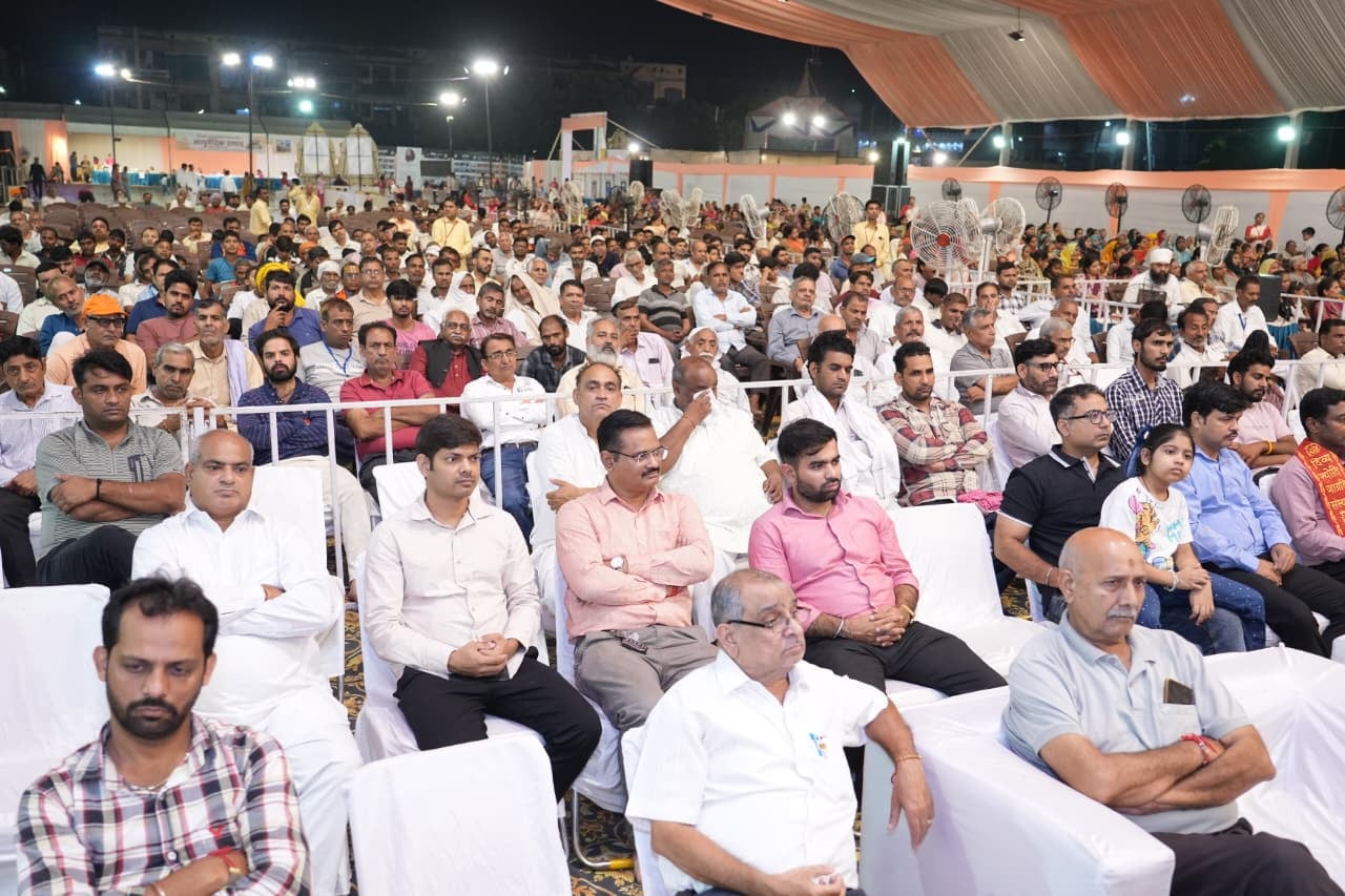 कथा करते साध्वी कालिन्दी भारती। संवाद कथा करते साध्वी कालिन्दी भारती। संवाद