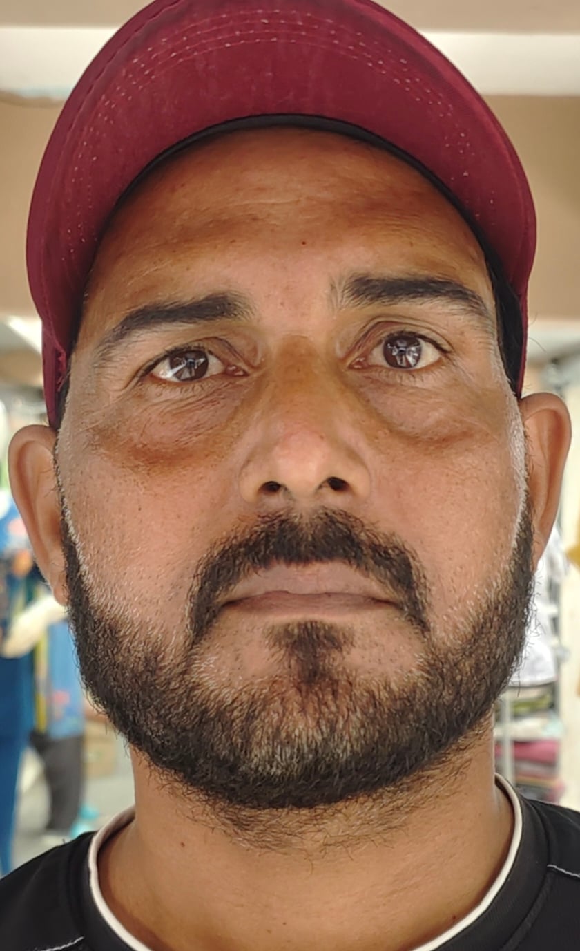 रेलवे स्टेशन के सामने के सड़क पर बारिश के कारण हुए गड्ढे । संवाद रेलवे स्टेशन के सामने के सड़क पर बारिश के कारण हुए गड्ढे । संवाद