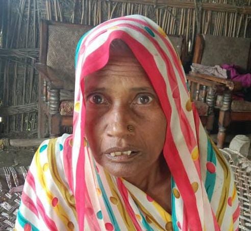 धौरहरा क्षेत्र के ओझापुरवा गांव में भरा पानी। संवाद