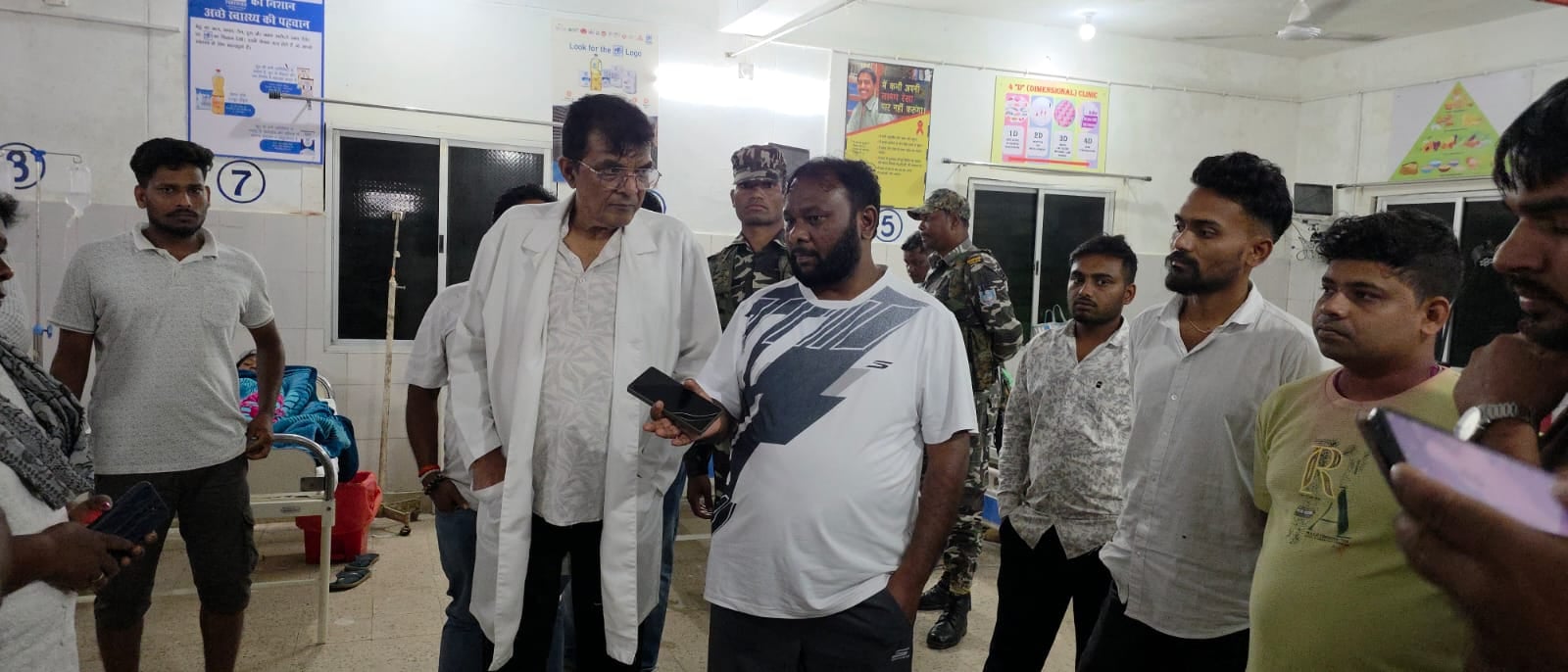 बीमार बच्चों से मिलने अस्पताल पहुंचे झामुमो विधायक बीमार बच्चों से मिलने अस्पताल पहुंचे झामुमो विधायक