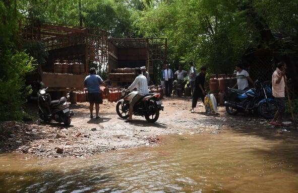 गुलाला घाट में भरा पानी। गुलाला घाट में भरा पानी।