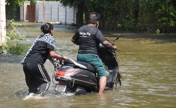 गुलाला घाट में भरा पानी। गुलाला घाट में भरा पानी।