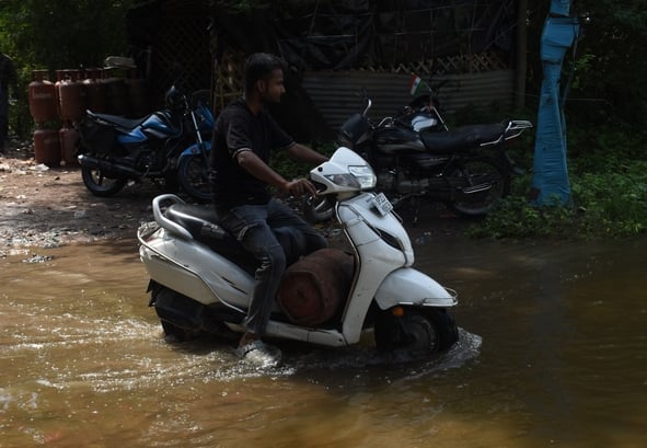 गुलाला घाट में भरा पानी। गुलाला घाट में भरा पानी।