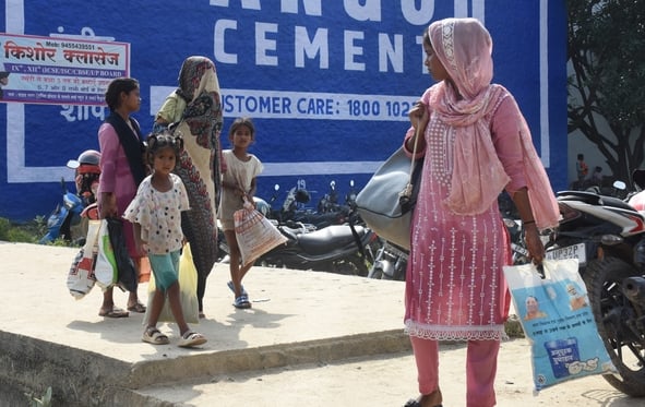 गोमती का जलस्तर बढ़ा हुआ है। गोमती का जलस्तर बढ़ा हुआ है।
