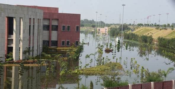 गोमती का जलस्तर बढ़ा हुआ है। गोमती का जलस्तर बढ़ा हुआ है।