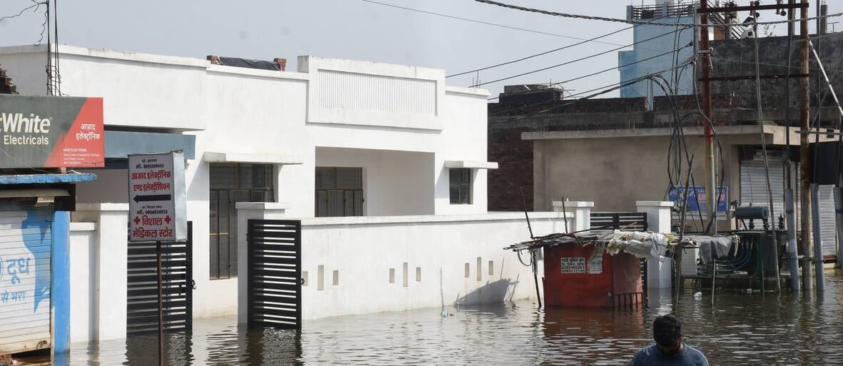 गोमती का जलस्तर बढ़ा हुआ है। गोमती का जलस्तर बढ़ा हुआ है।