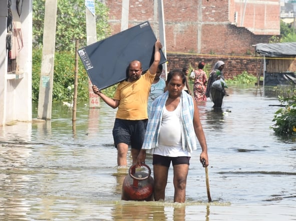 गोमती का जलस्तर बढ़ा हुआ है। गोमती का जलस्तर बढ़ा हुआ है।