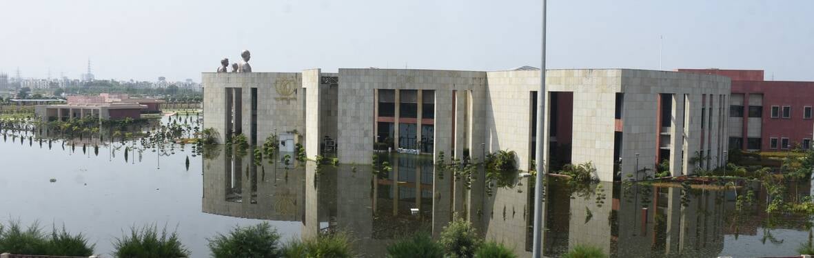 गोमती का जलस्तर बढ़ा हुआ है। गोमती का जलस्तर बढ़ा हुआ है।
