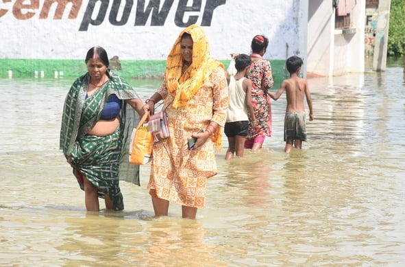 गोमती का जलस्तर बढ़ा हुआ है। गोमती का जलस्तर बढ़ा हुआ है।