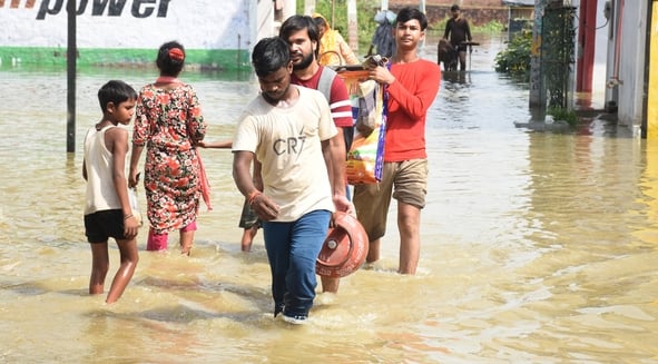 गोमती का जलस्तर बढ़ा हुआ है। गोमती का जलस्तर बढ़ा हुआ है।