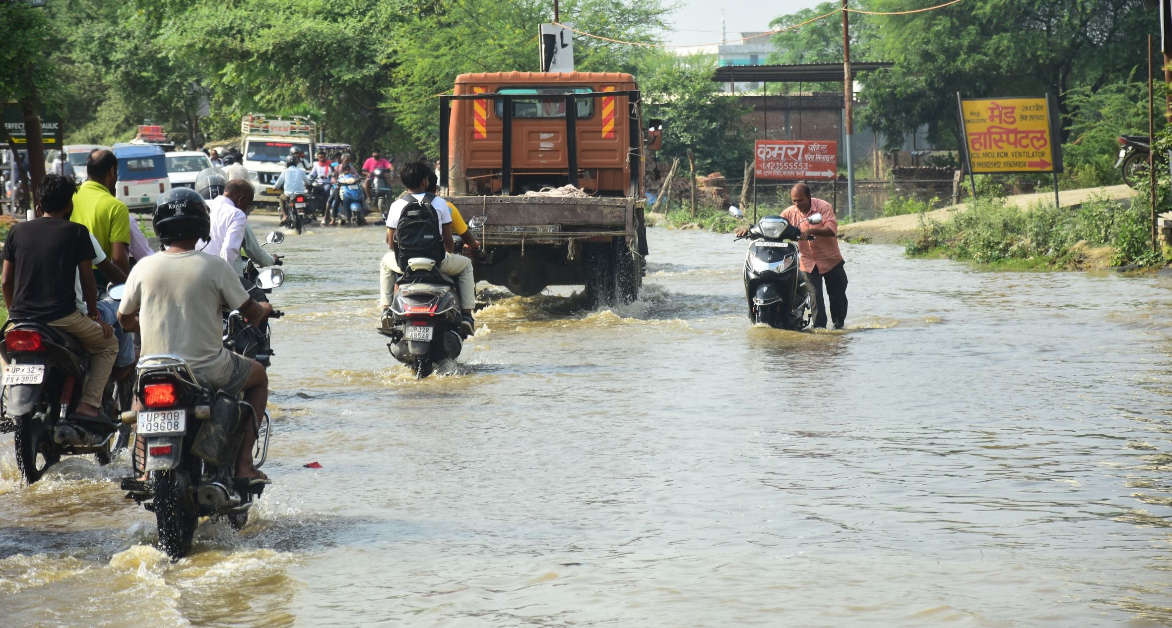 गोमती का जलस्तर।