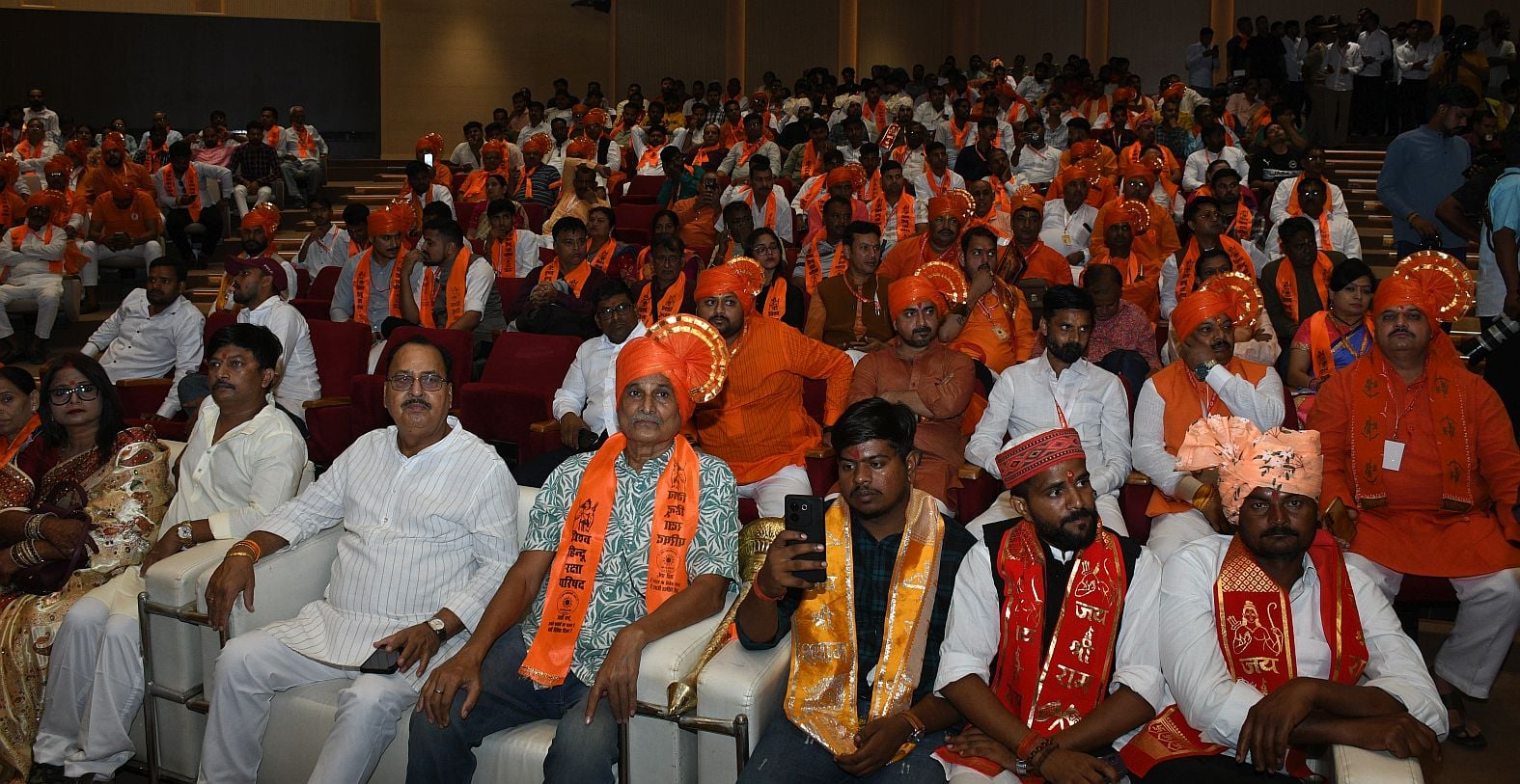 गोमतीनगर स्थित इंदिरागांधी प्रतिष्ठान में विश्व हिंदू रक्षा परिषद की ओर से आयोजित अंतरराष्ट्रीय गोमतीनगर स्थित इंदिरागांधी प्रतिष्ठान में विश्व हिंदू रक्षा परिषद की ओर से आयोजित अंतरराष्ट्रीय