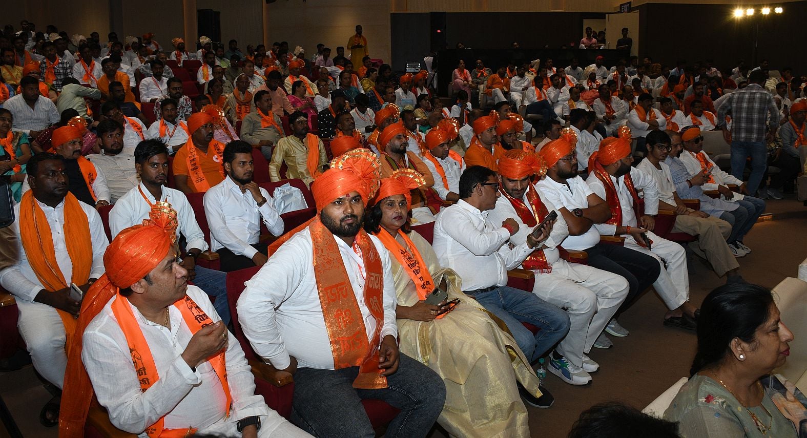 गोमतीनगर स्थित इंदिरागांधी प्रतिष्ठान में विश्व हिंदू रक्षा परिषद की ओर से आयोजित अंतरराष्ट्रीय गोमतीनगर स्थित इंदिरागांधी प्रतिष्ठान में विश्व हिंदू रक्षा परिषद की ओर से आयोजित अंतरराष्ट्रीय