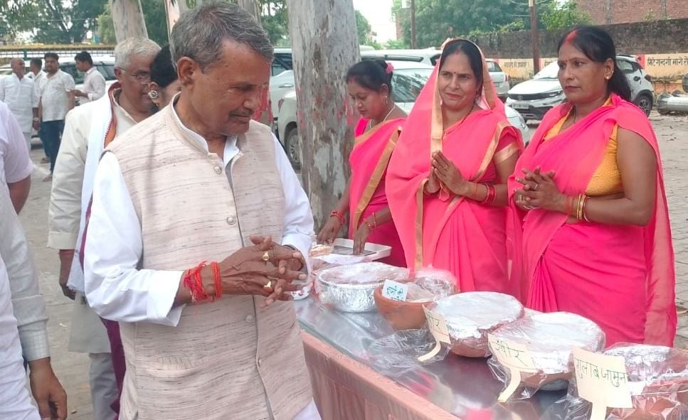 इटियाथोक, करनैलगंज व नवाबगंज में सेवा संकल्प अभियान के तहत हुआ कार्यक्रम। संवाद