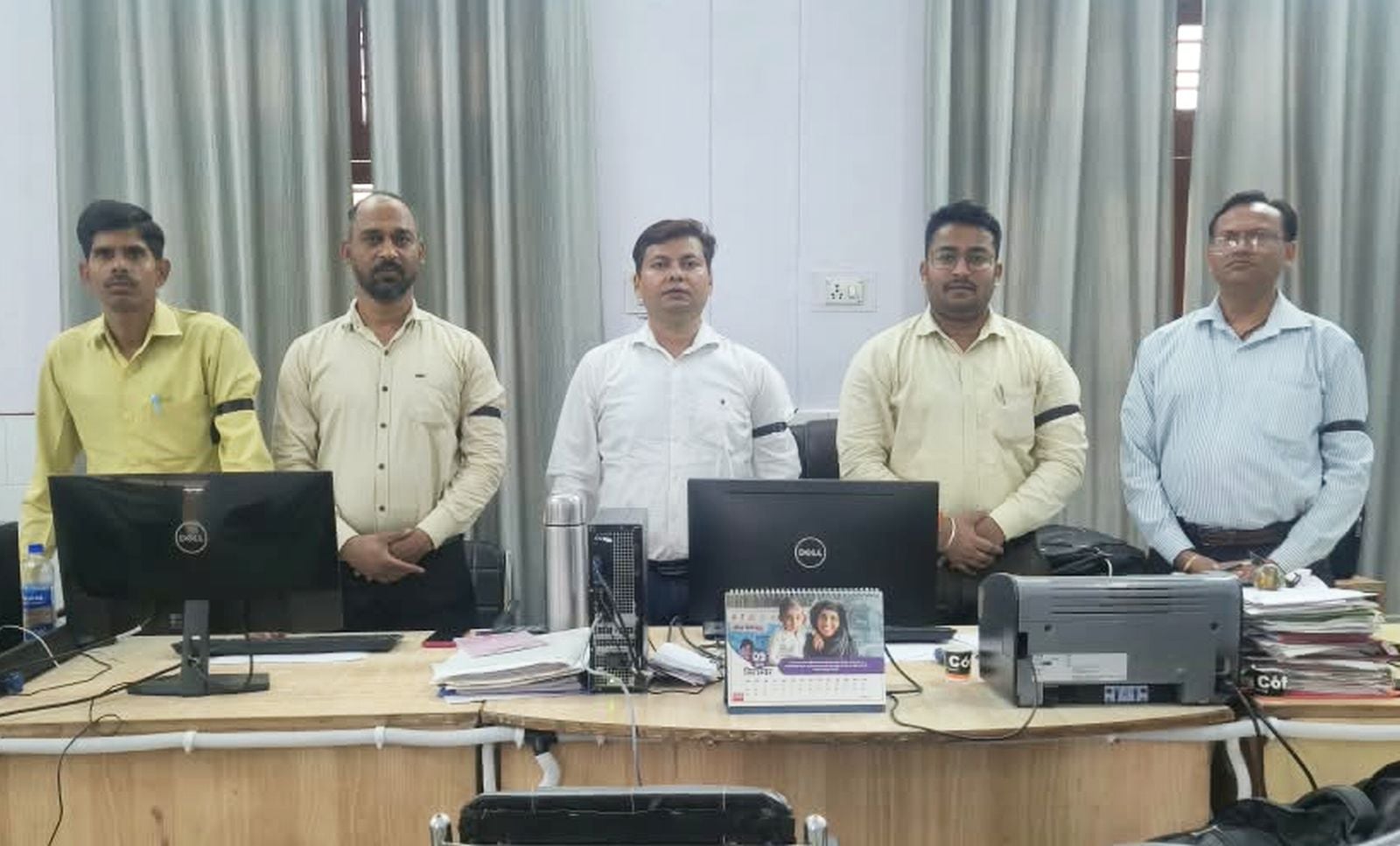 जगत में संविदा कर्मी विरोध जताते हुए। संवाद जगत में संविदा कर्मी विरोध जताते हुए। संवाद