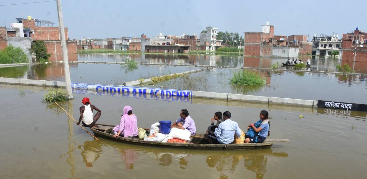 मंत्री स्वतंत्र देव सिंह ने बांटा राशन। मंत्री स्वतंत्र देव सिंह ने बांटा राशन।