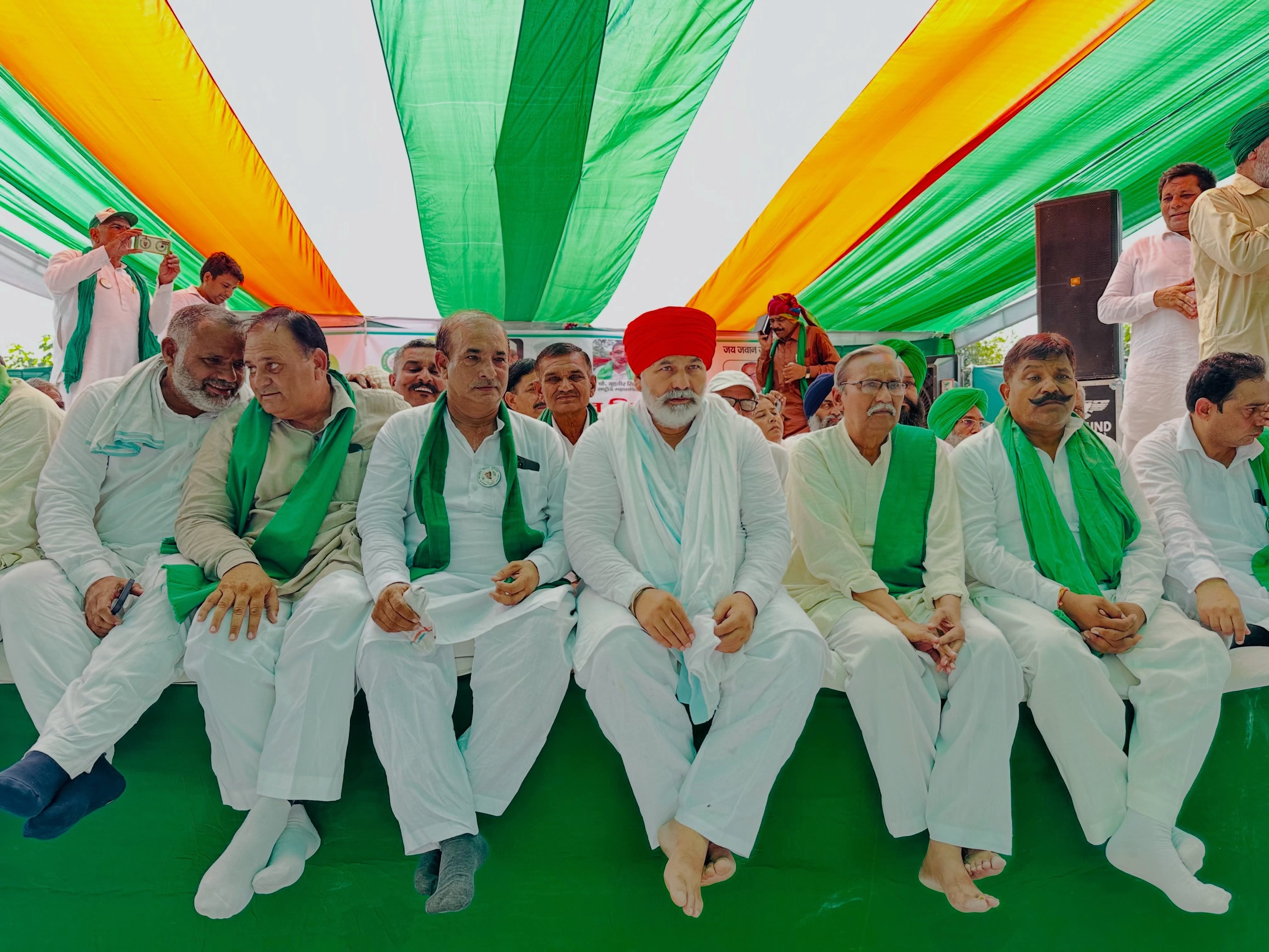 औरंगाबाद में आयोजित महापंचायत में उपस्थित किसान। संवाद औरंगाबाद में आयोजित महापंचायत में उपस्थित किसान। संवाद