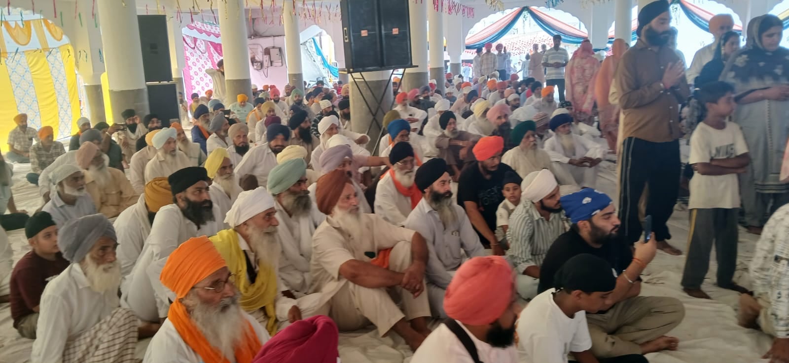 पंच प्यारे भाई धर्म सिंह गुरुद्वारा साहिब में सजा दरबार साहिब स्रोत संवाद पंच प्यारे भाई धर्म सिंह गुरुद्वारा साहिब में सजा दरबार साहिब स्रोत संवाद