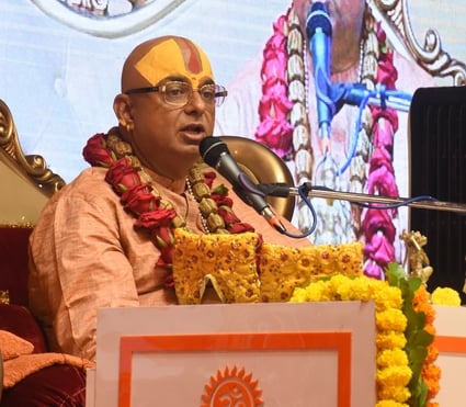 पक्का पुल स्थित प्राचीन लेटे हनुमान मंदिर में श्रीराम कथा सुनाते स्वामी विष्णु दास महाराज और मौ पक्का पुल स्थित प्राचीन लेटे हनुमान मंदिर में श्रीराम कथा सुनाते स्वामी विष्णु दास महाराज और मौ