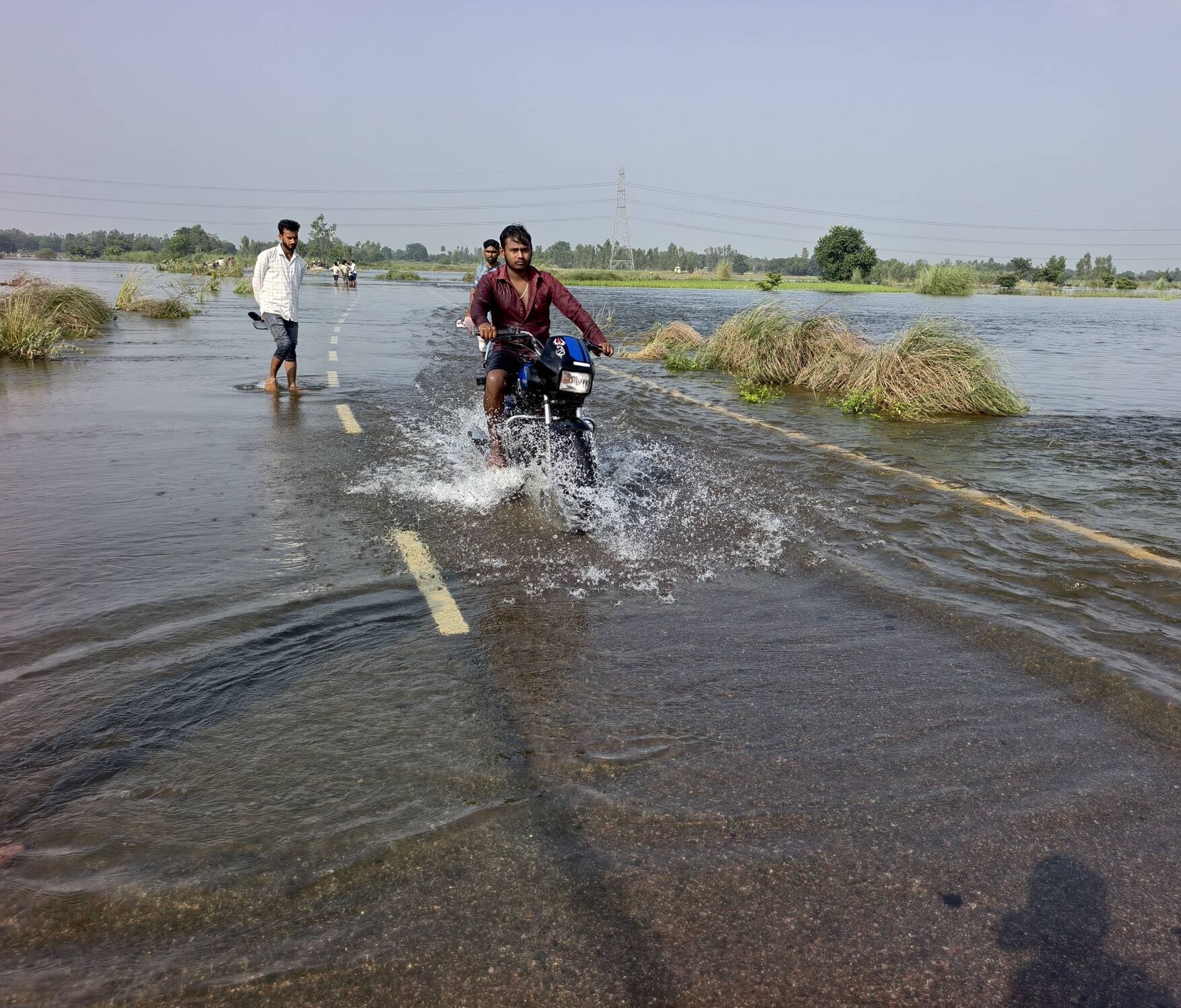 पनपथा में घरों के पास भरा पानी। संवाद पनपथा में घरों के पास भरा पानी। संवाद