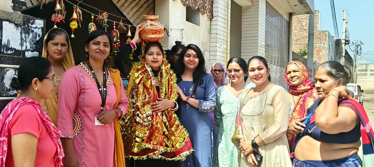 पारंपरिक कुआं पूजा व गोद भराई की रस्म करवाते हुए अधिकारी सपना व अन्य। विज्ञप्ति पारंपरिक कुआं पूजा व गोद भराई की रस्म करवाते हुए अधिकारी सपना व अन्य। विज्ञप्ति