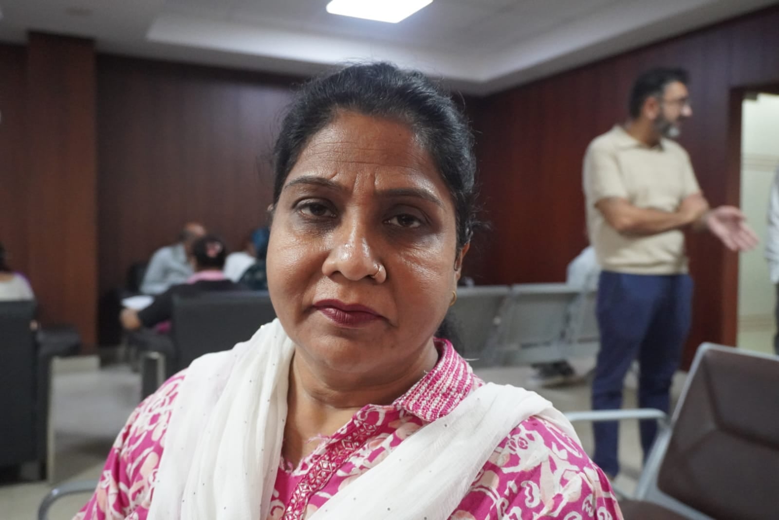 समाधान शिविर में सीटीएम ज्योति नागपाल शिकायत सुनती हुई । वि