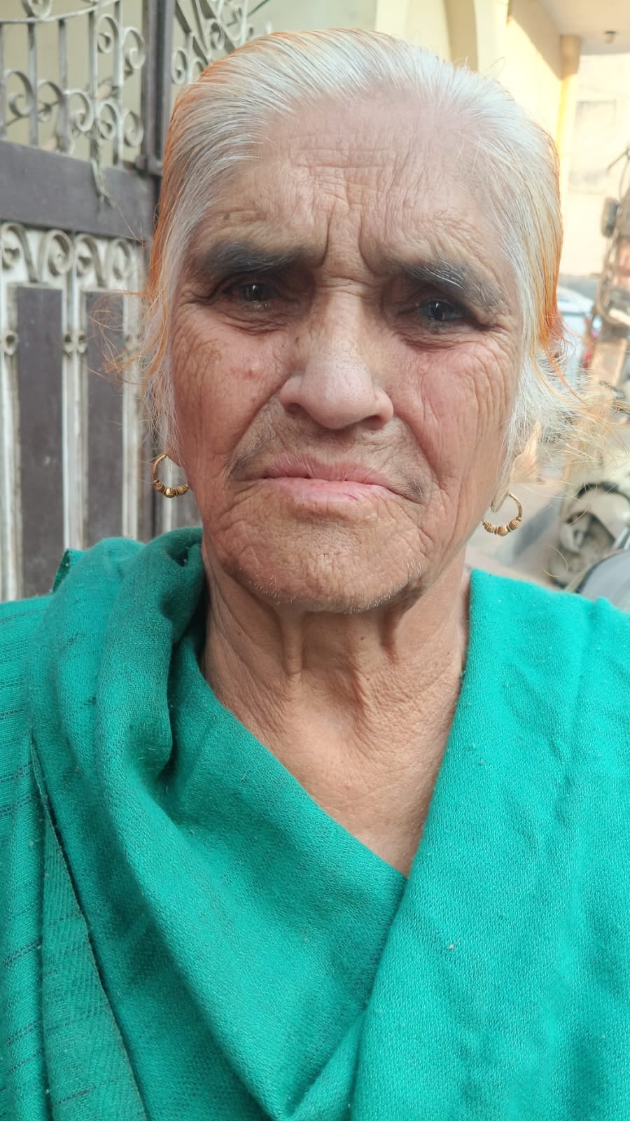 समाधान शिविर में सीटीएम ज्योति नागपाल शिकायत सुनती हुई । वि