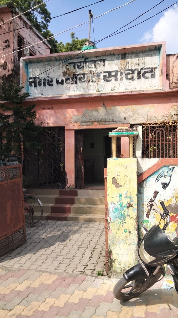 सादात नगर पंचायत का नये कार्यालय का चल रहा निर्माण कार्य। संवाद