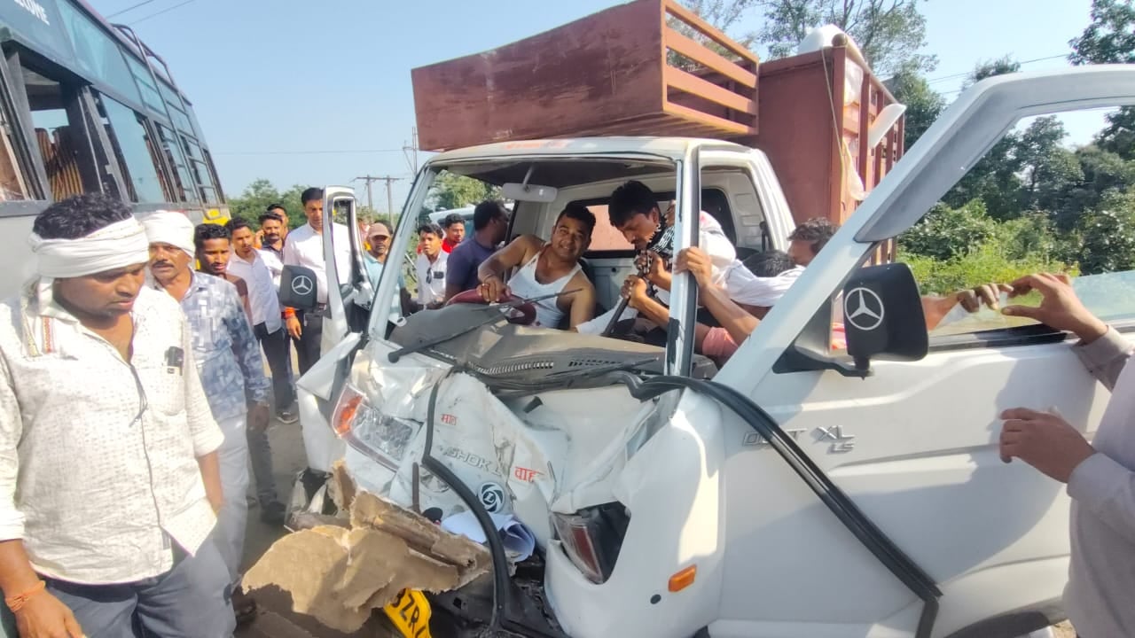 सड़क हादसे की फोटो