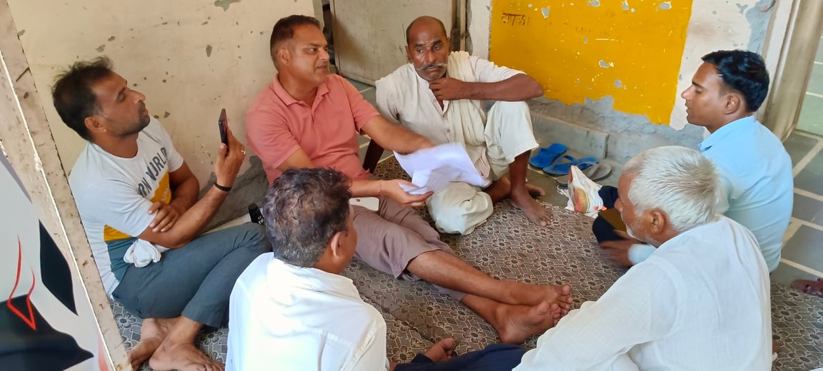विद्युत उपखंड केंद्र पर धरना देने पहुंचे किसान स्रोत संवाद विद्युत उपखंड केंद्र पर धरना देने पहुंचे किसान स्रोत संवाद