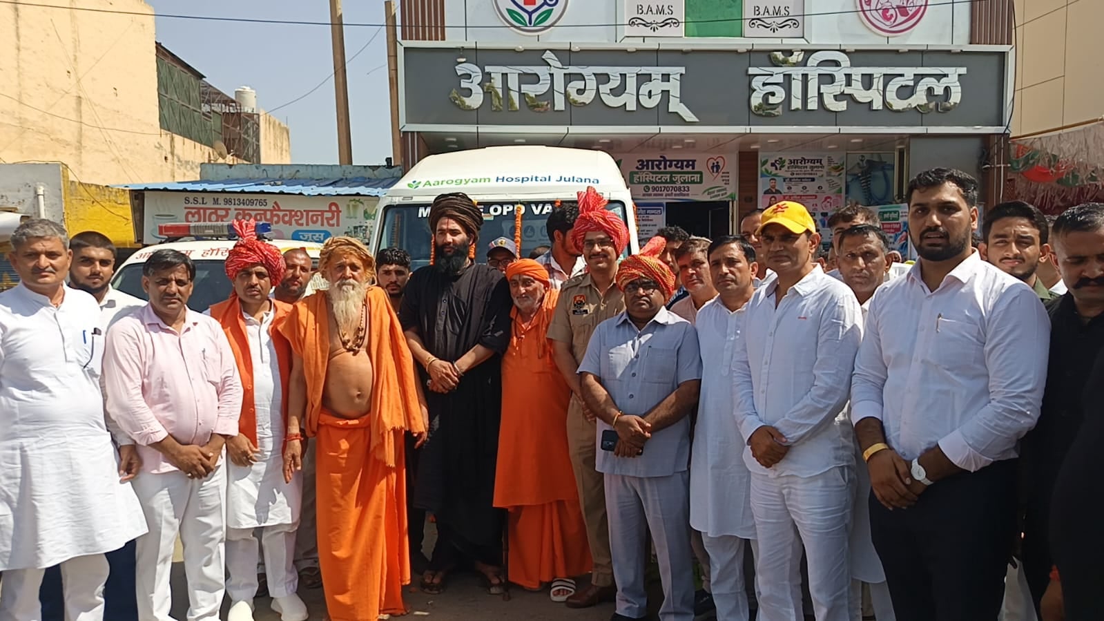 5 जुलाना 01: रक्तदाताओं को बैज लगाकर सम्मानित करते हुए मुख्यातिथि व अन्य। 5 जुलाना 01: रक्तदाताओं को बैज लगाकर सम्मानित करते हुए मुख्यातिथि व अन्य।