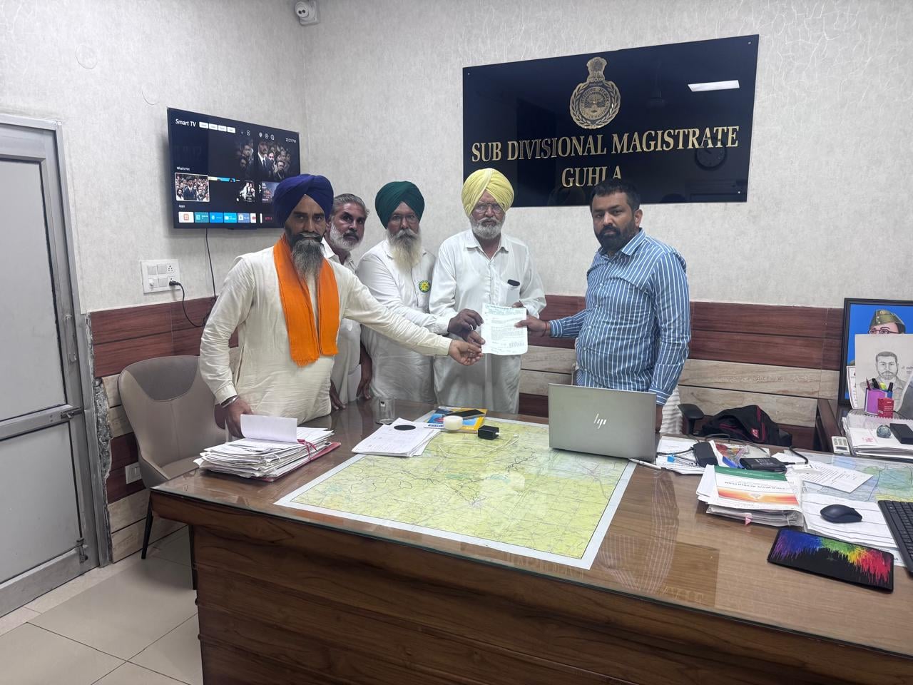 एसडीएम को मांगपत्र सौंपते भारतीय किसान यूनियन शहीद भगत सिंह के पदाधिकारी एवं किसान। विज्ञप्ति एसडीएम को मांगपत्र सौंपते भारतीय किसान यूनियन शहीद भगत सिंह के पदाधिकारी एवं किसान। विज्ञप्ति