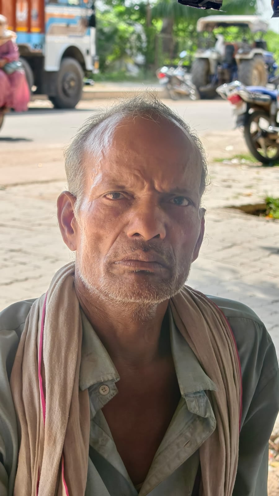 फोटो 05 एचएएमपी 04- मुस्करा बस स्टैंड में दिल्ली को जाने वाली महोबा डिपो की बस से उतरते यात्री। फोटो 05 एचएएमपी 04- मुस्करा बस स्टैंड में दिल्ली को जाने वाली महोबा डिपो की बस से उतरते यात्री।